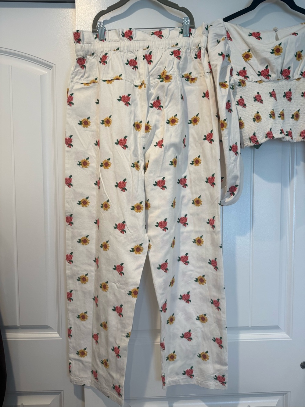 FARM Rio Embroidered Flowers Crop Top & Pants Set - Picture 12 of 12